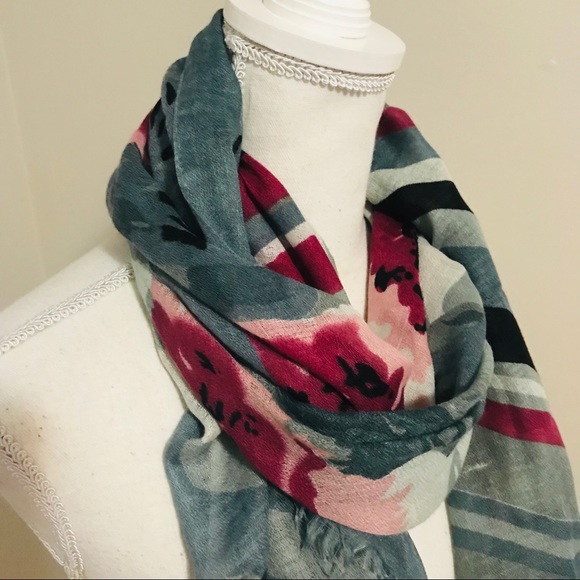 Light Scarf - Picture 4 of 5